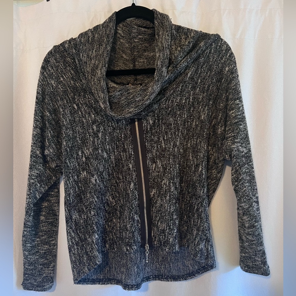 COMFY USA Cowl Neck w/ zip front Sweater made in USA